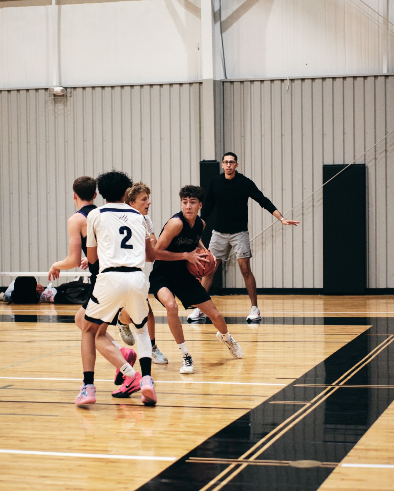 Hurricane Elite player driving in paint