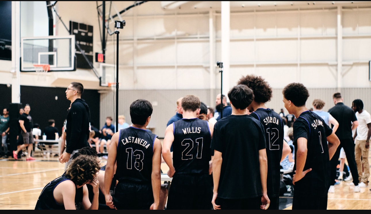 Hurricane Elite team in timeout