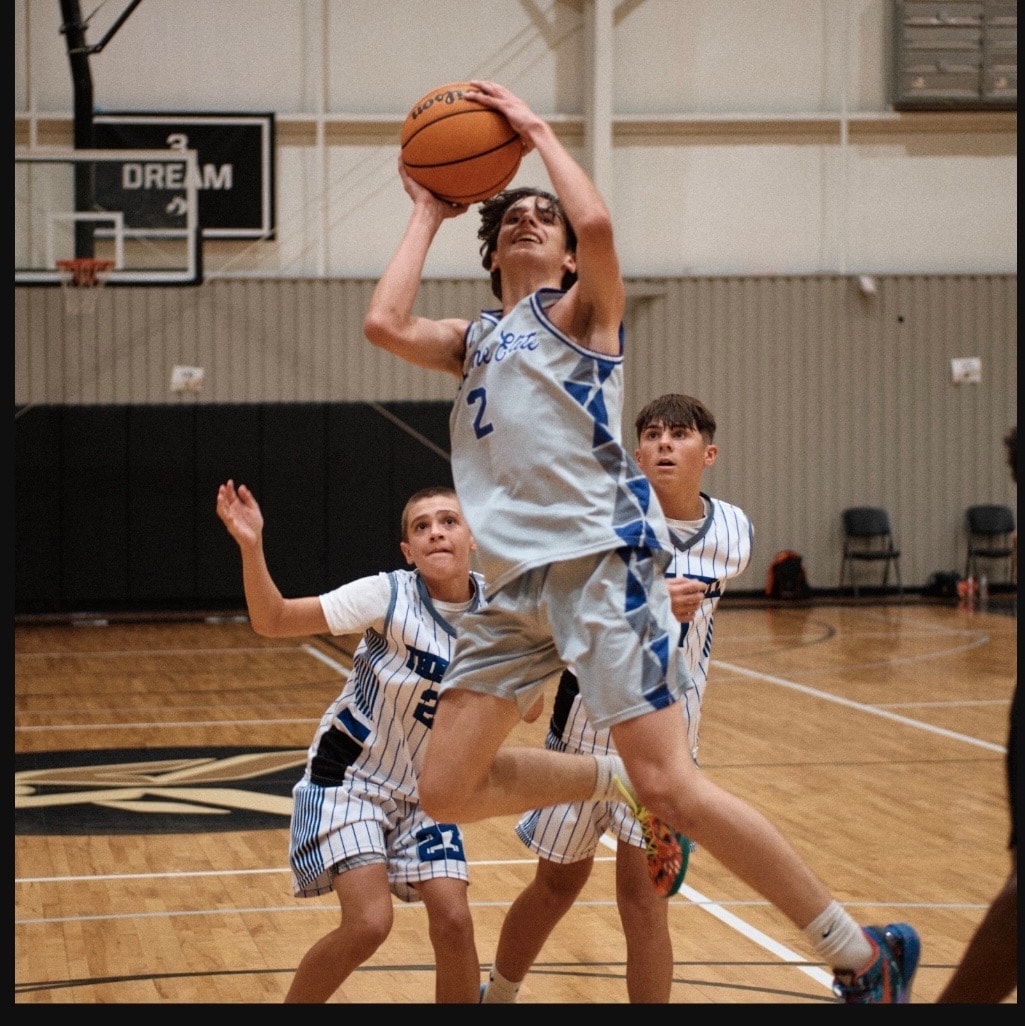 Hurricane Elite player fadeaway jump shot